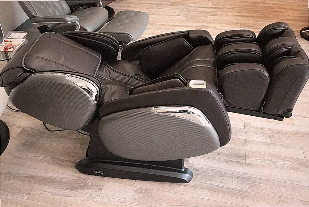 Osaki OS-4000CS Zero Gravity Massage Chair Recliner One Year Factory Warranty